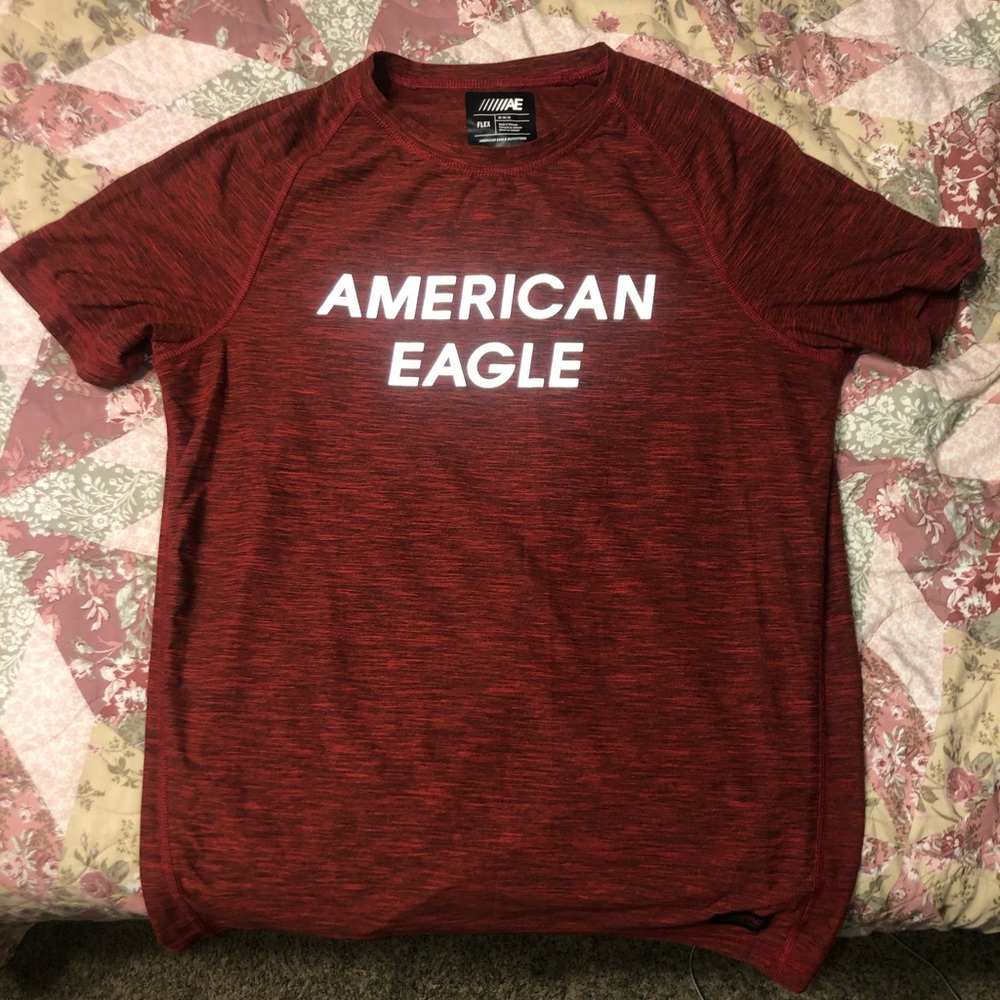 Men's maroon American Eagle shirt